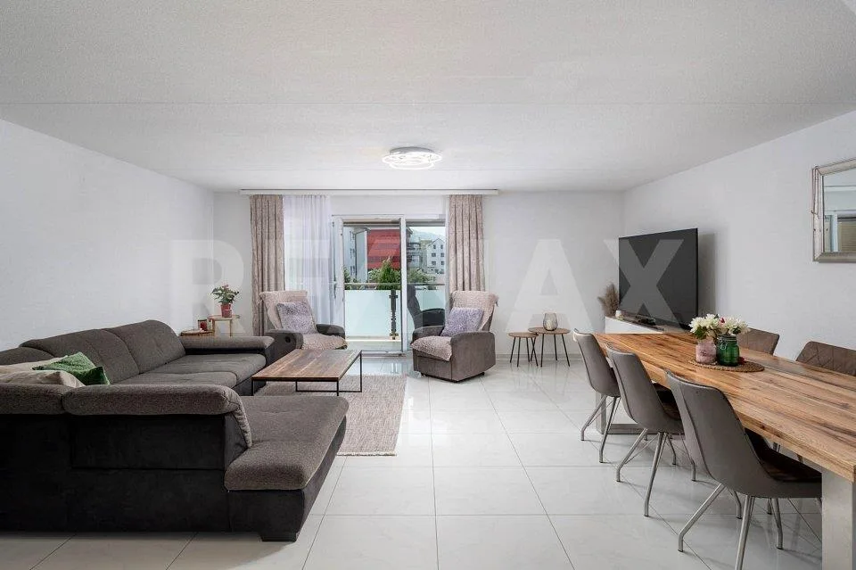 4.5-room apartment with sunny balcony and high-quality furnishings in Buttikon SZ for sale!