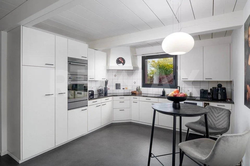 Gelegenheit - Moderne 6.5-Zimmer-Doppelhaushälfte in Galgenen zu kaufen
