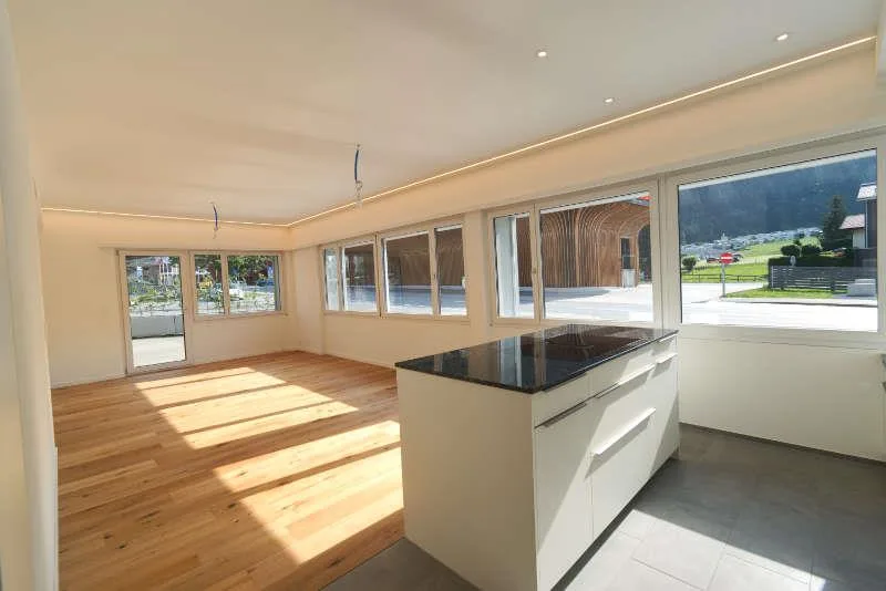 Moderne, neue Erstwohnung mit grosser Aussenfläche