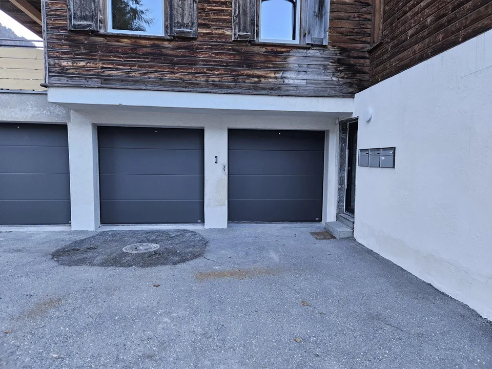 Garage mit Fenster und elektrischem Tor per 1.9.26 zu vermieten