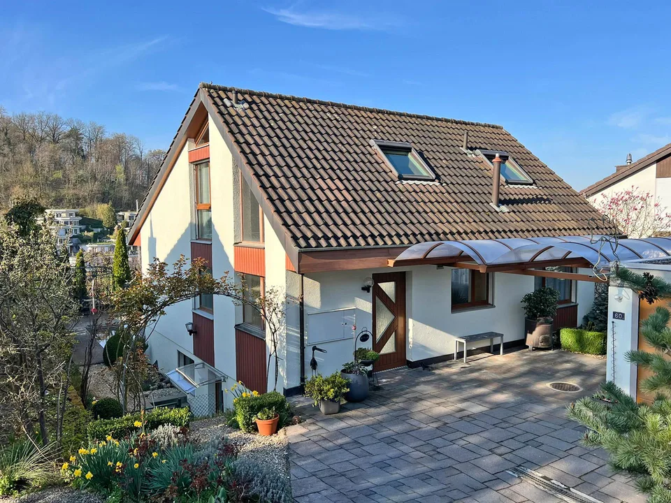 Ampia casa unifamiliare in una zona residenziale tranquilla a Münchenstein