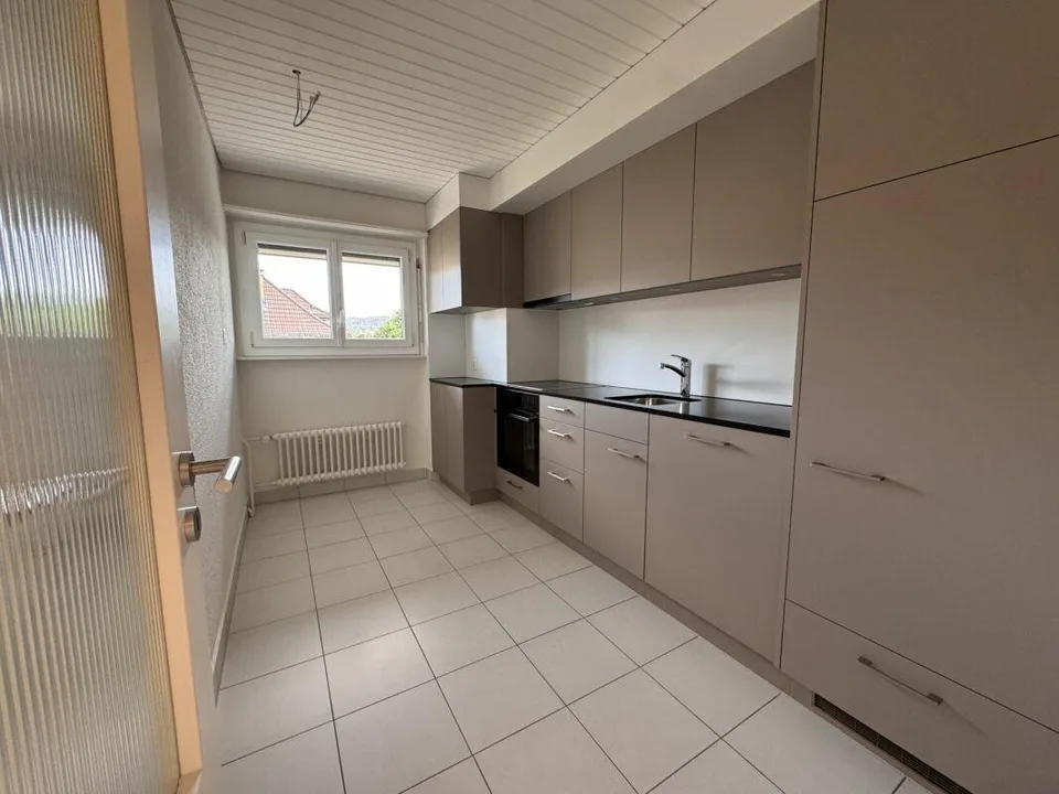Helle 4.0-Zimmerwohnung mit Balkon - frisch renoviert