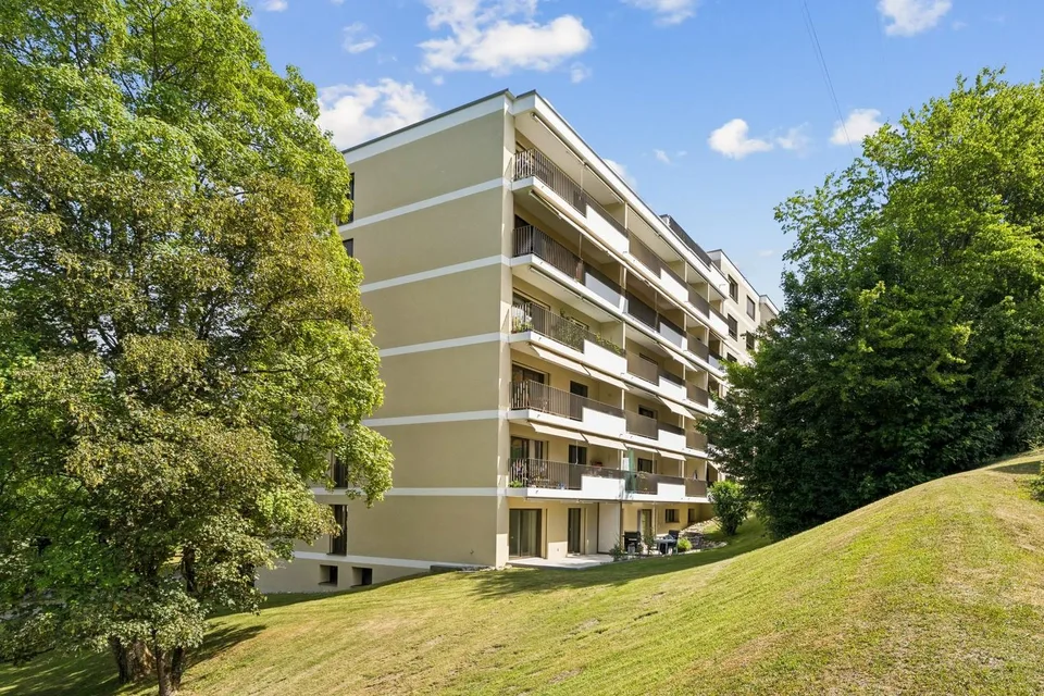 3.5-Zimmerwohnung mit sonnigem Balkon und Blick ins Grüne