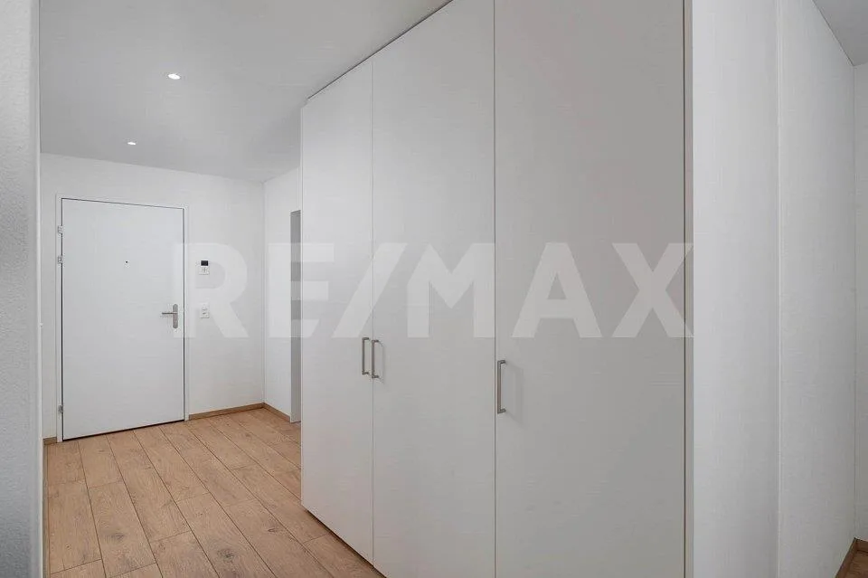 High-quality 4.5-room apartment with unobstructed lake and panoramic views