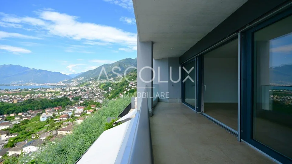 Appartamento 3.5 locali con terrazza coperta, vista panoramica e lago