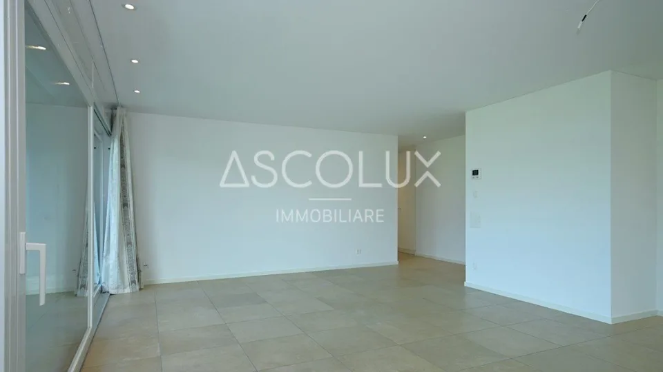 Appartamento 3.5 locali con terrazza coperta, vista panoramica e lago – foto 14 di 30
