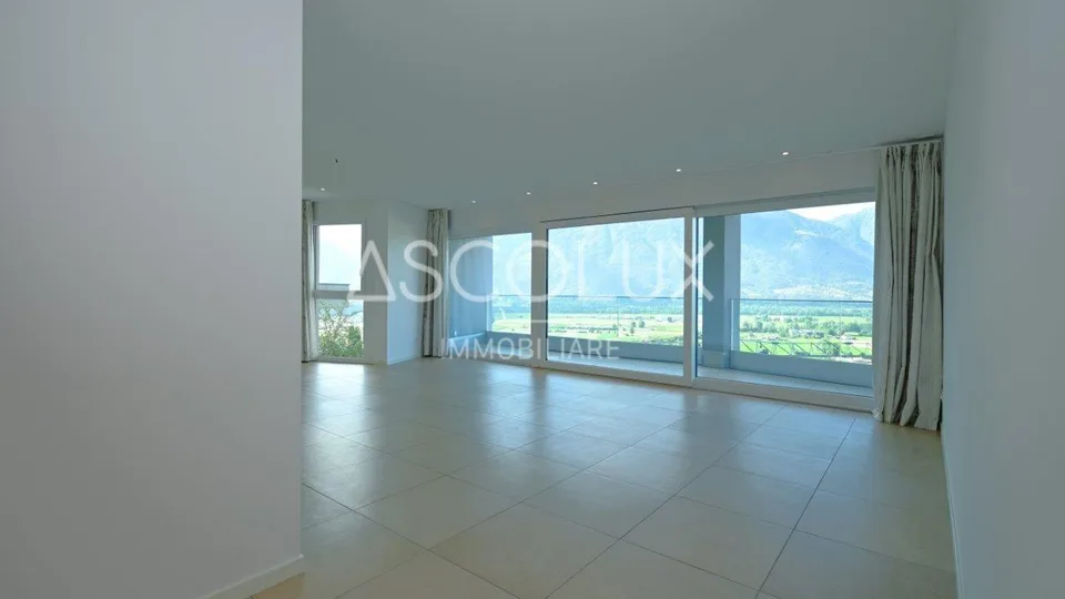 Appartamento 3.5 locali con terrazza coperta, vista panoramica e lago