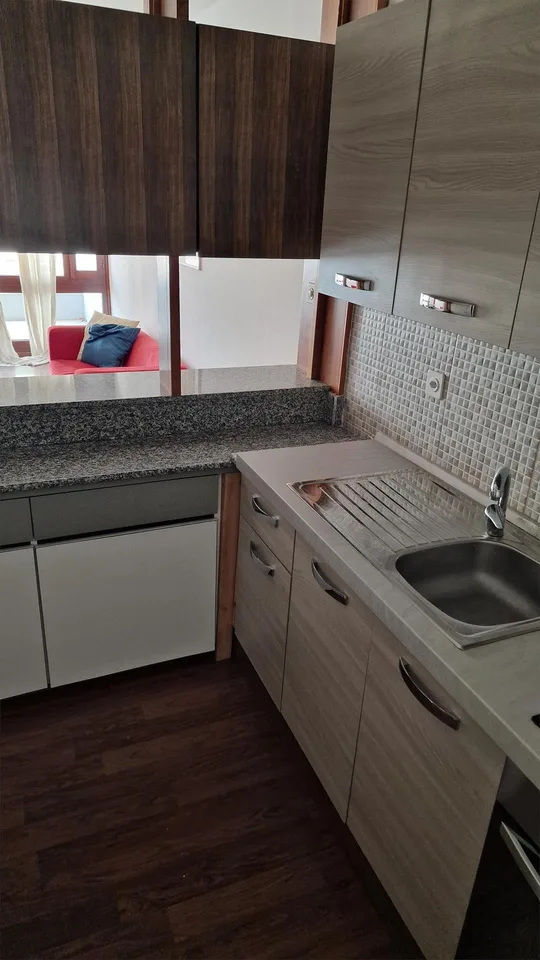 AFFITTASI Appartamento arredato di 2.5 locali a Lugano-Cassarate, posizione strategica