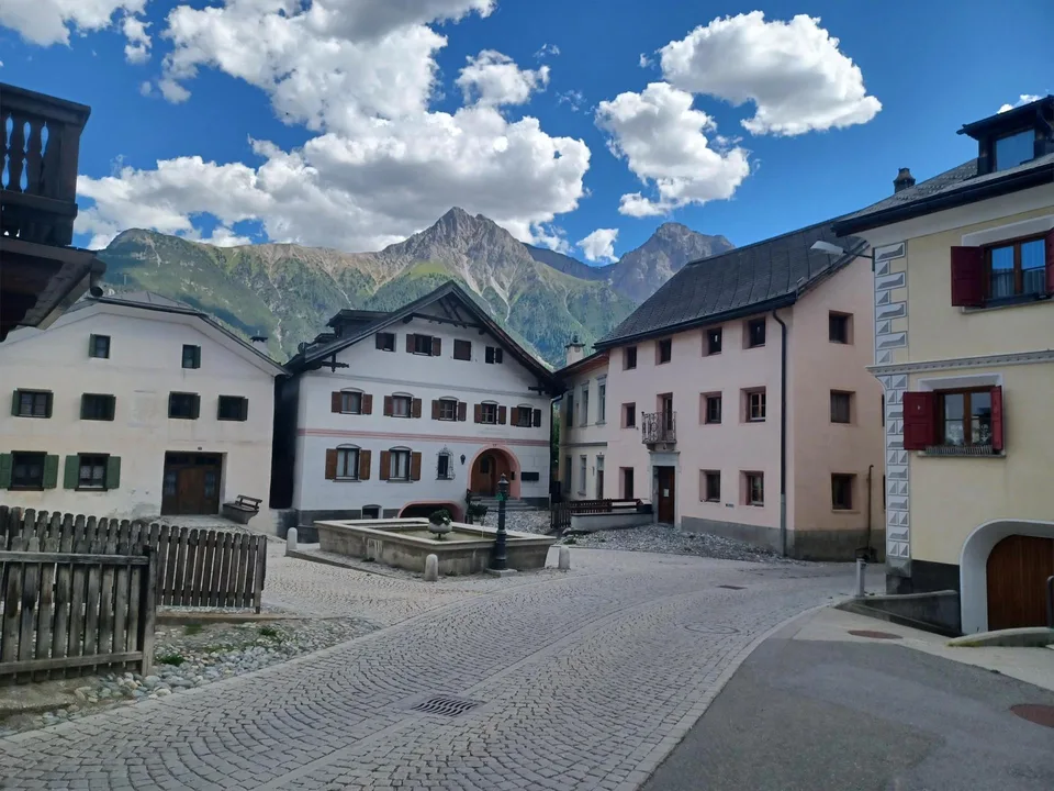 Charme tradizionale incontra panorama di montagna a Sent – foto 16 di 16