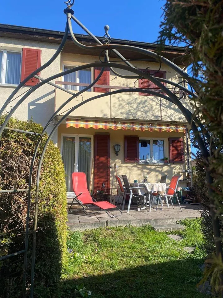 Charmantes Doppel-EFH mit Garten & Garage in Möhlin