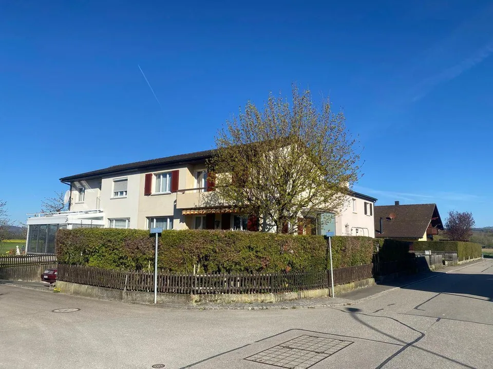 Incantevole casa bifamiliare con giardino e garage a Möhlin