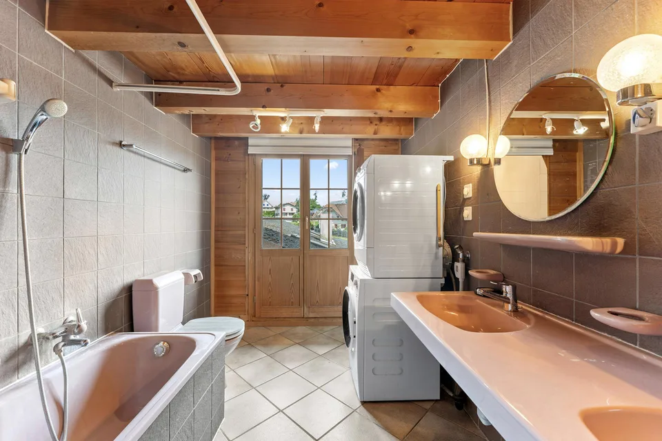Viel Platz, viel Holz, viel Aussicht – 4.5 Zimmer im Berner Seeland – photo 13 sur 16