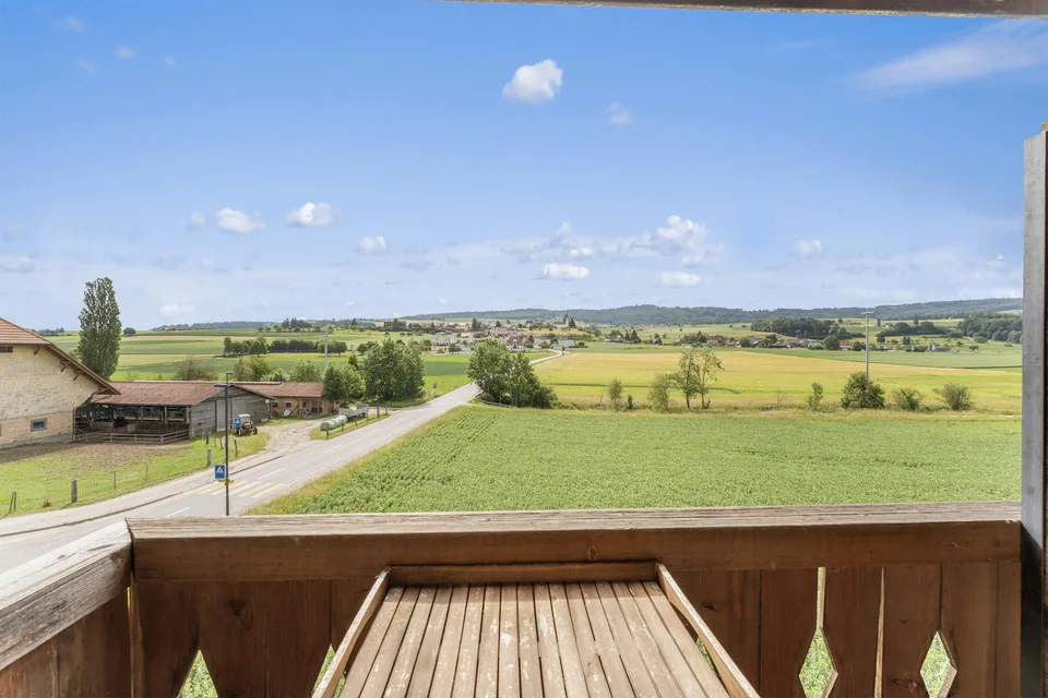 Viel Platz, viel Holz, viel Aussicht – 4.5 Zimmer im Berner Seeland