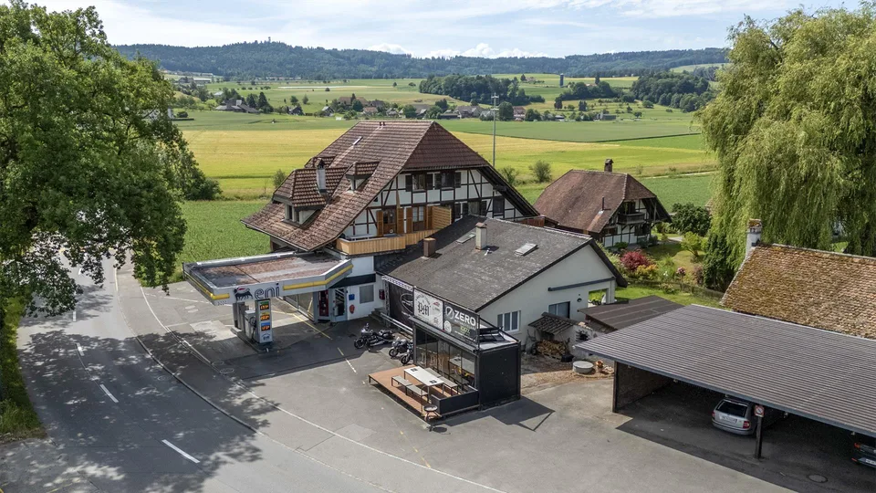 Viel Platz, viel Holz, viel Aussicht – 4.5 Zimmer im Berner Seeland