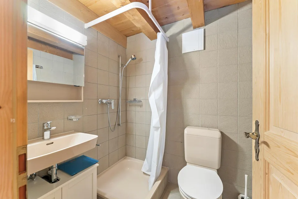 Viel Platz, viel Holz, viel Aussicht – 4.5 Zimmer im Berner Seeland – photo 14 sur 16