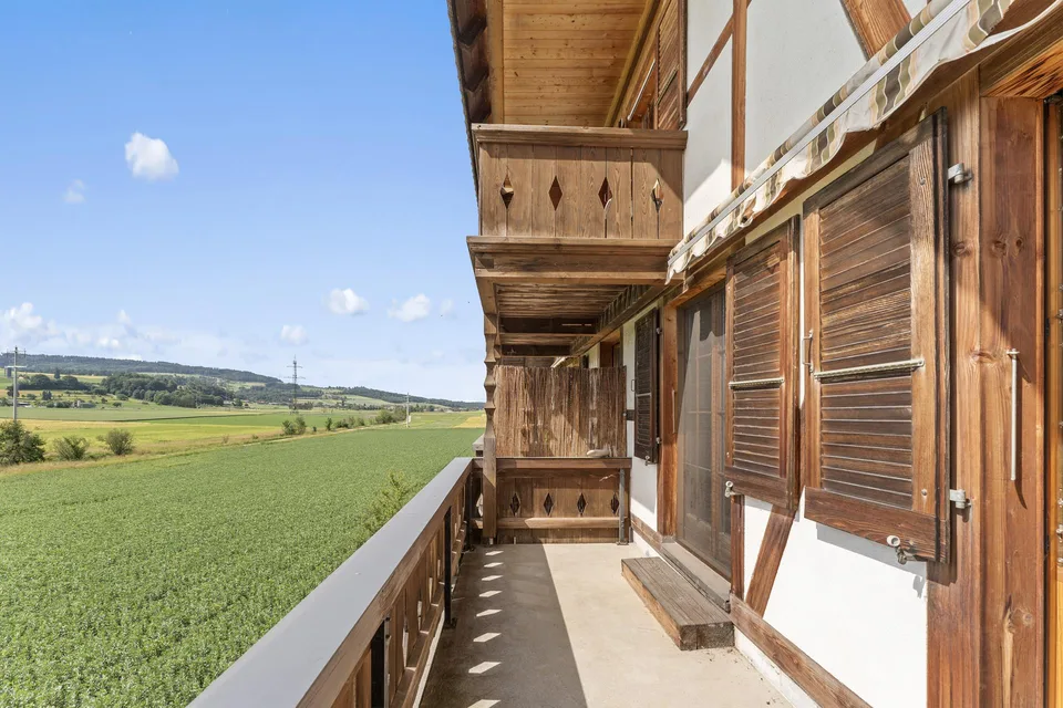 Viel Platz, viel Holz, viel Aussicht – 4.5 Zimmer im Berner Seeland