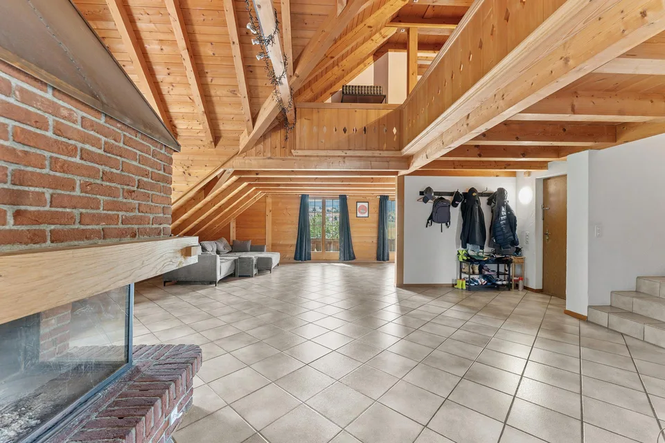 Viel Platz, viel Holz, viel Aussicht – 4.5 Zimmer im Berner Seeland