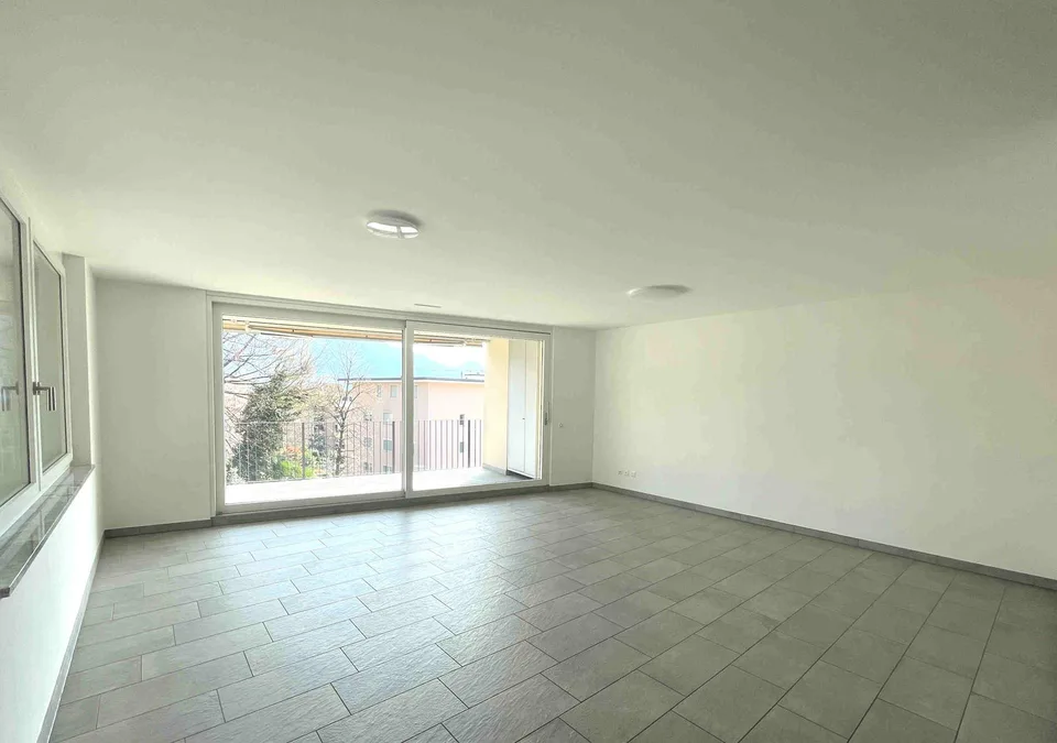 Appartamento con grande terrazza coperta in zona comoda e strategica