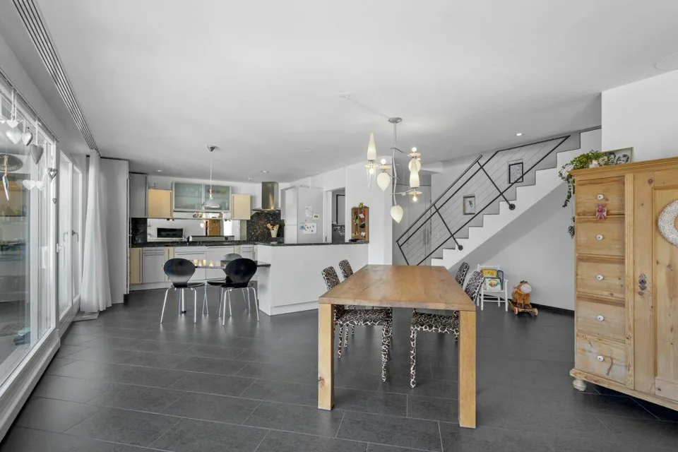 Grosse Maisonettewohnung in Seenähe