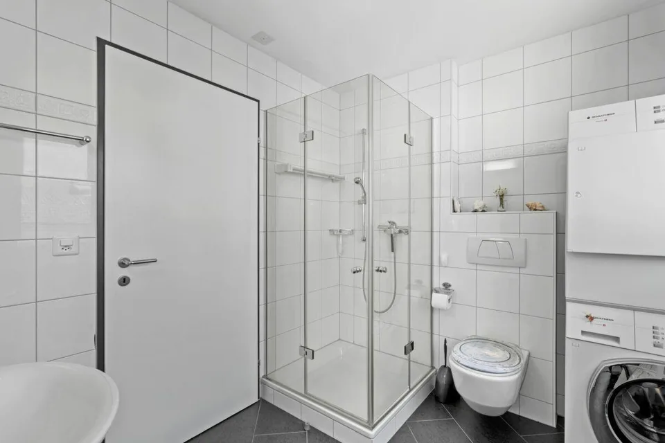 Grosse Maisonettewohnung in Seenähe