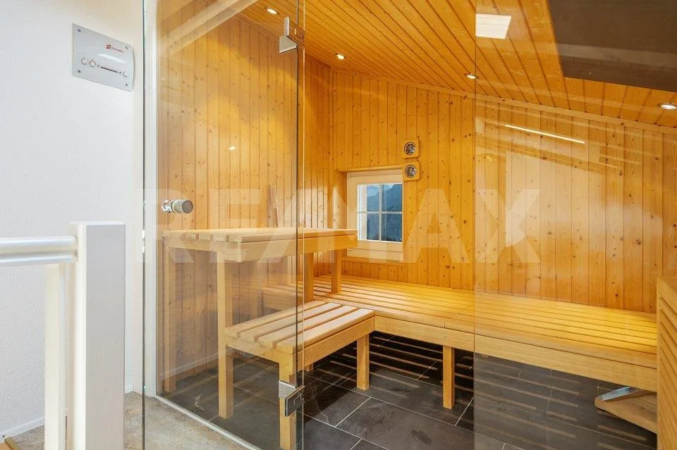 Exklusive 6.5-Zimmer-Maisonette-Wohnung über drei Etagen mit Wellness und unverbaubarer Panoramasicht – Foto 12 von 13