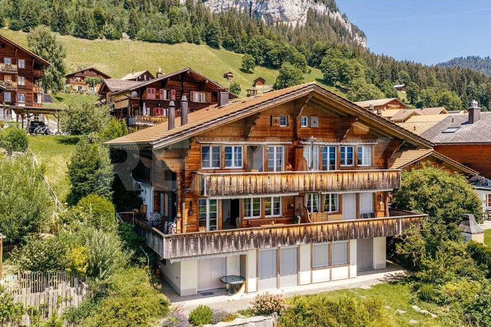 Exklusive 6.5-Zimmer-Maisonette-Wohnung über drei Etagen mit Wellne...