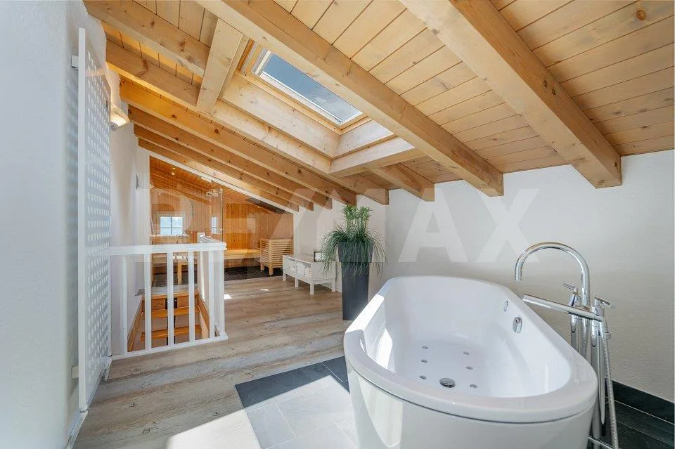 Exklusive 6.5-Zimmer-Maisonette-Wohnung über drei Etagen mit Wellness und unverbaubarer Panoramasicht – Foto 11 von 13