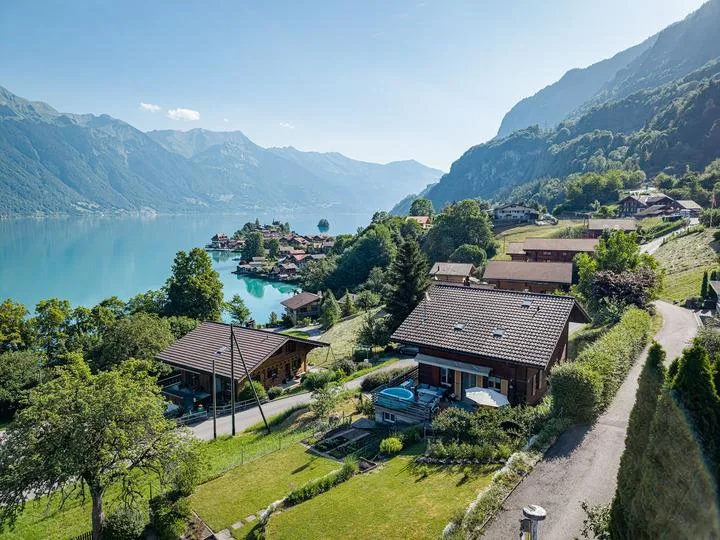 PRÄCHTIGE AUSSICHTEN IN ISELTWALD - SCHMUCKES CHALET OBERHALB VOM B...