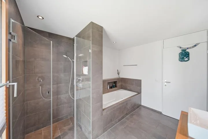 APPARTAMENTO DI 2,5 CAMERE CON GIARDINO DI 85 M² - ARCHITETTURA ALL'AVANGUARDIA – foto 6 di 8