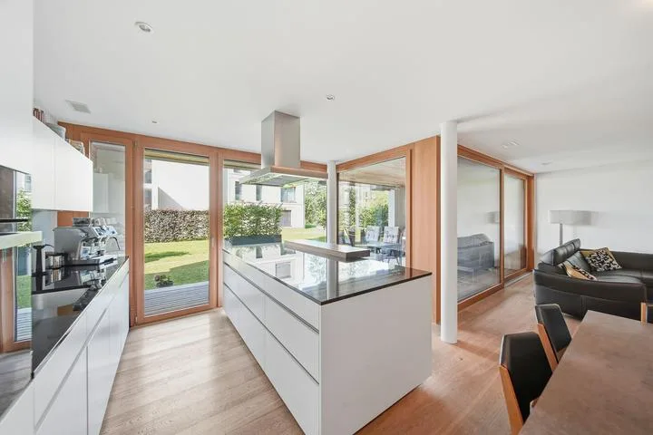 Appartamento giardino 2,5 locali su 85 m² - architettura ultra-moderna