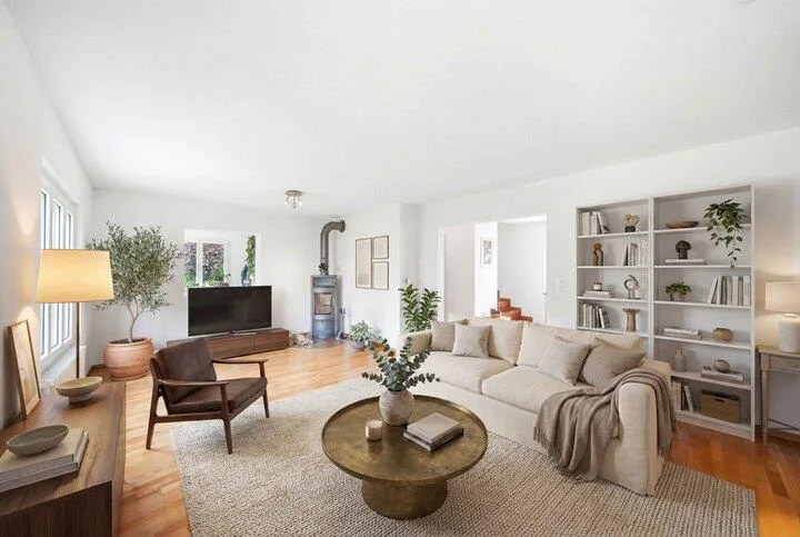 CASA SEMI-INDIPENDENTE DI 4,5 STANZE CON GRANDE GIARDINO