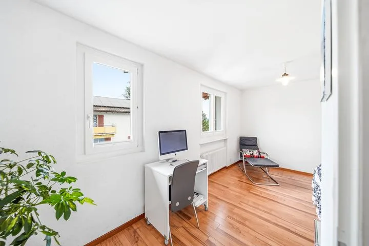 CASA SEMI-INDIPENDENTE DI 4,5 STANZE CON GRANDE GIARDINO