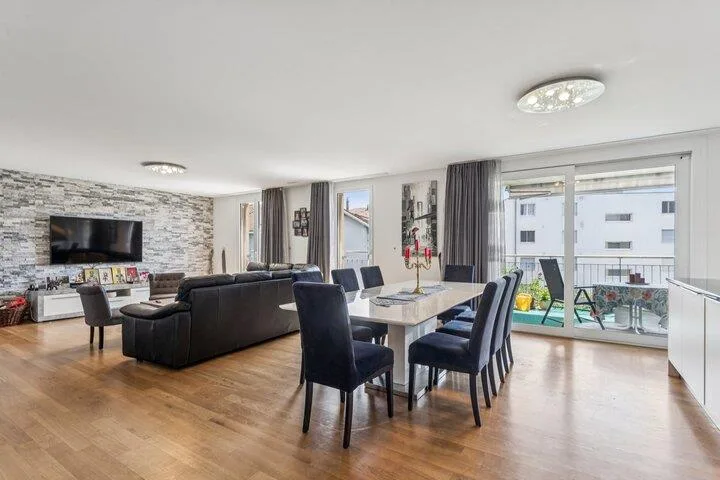 STEUERGÜNSTIG UND EINLADEND - 4.5 ZIMMER EIGENTUMSWOHNUNG IN KERZERS