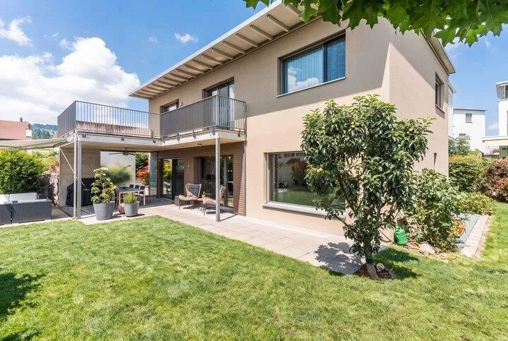 FREISTEHENDES 5.5 ZIMMER EINFAMILIENHAUS MIT MODERNSTEM AUSBAUSTANDARD