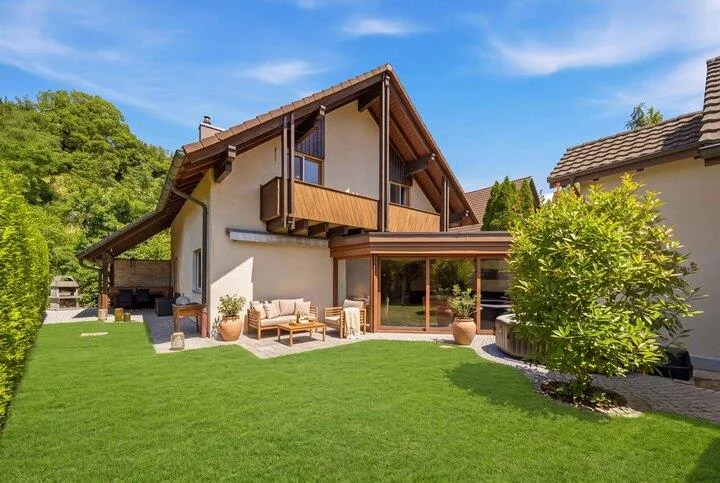 265 M² ZEITLOSES RAUMWUNDER NÄHE AARAU