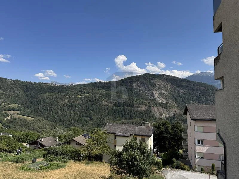 ATTIQUE AVEC BALCON ET GRENIER AMÉNAGEABLE