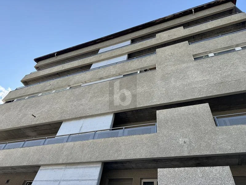 ATTIQUE AVEC BALCON ET GRENIER AMÉNAGEABLE