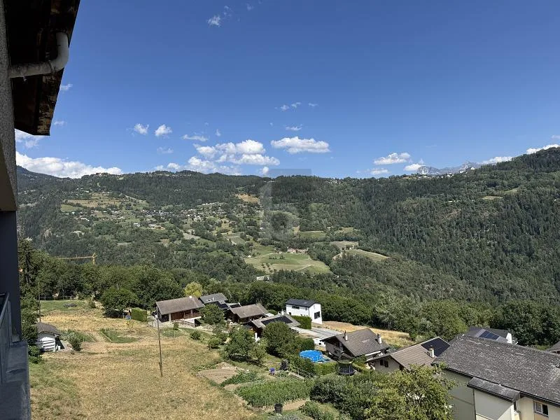ATTIQUE AVEC BALCON ET GRENIER AMÉNAGEABLE