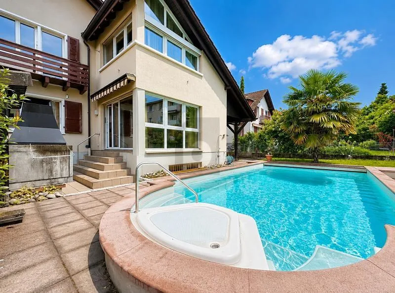 GARTEN-TRAUM MIT POOL UND GARAGENBOX