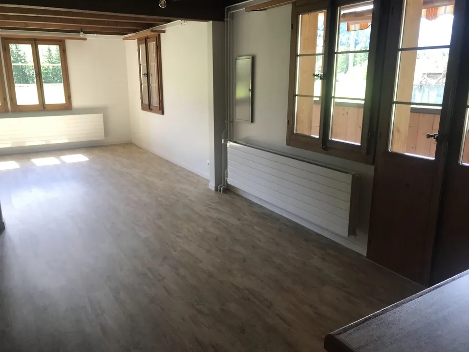 Frisch renovierte helle, gemütliche 4.5 Zi Wohnung ca 98qm
