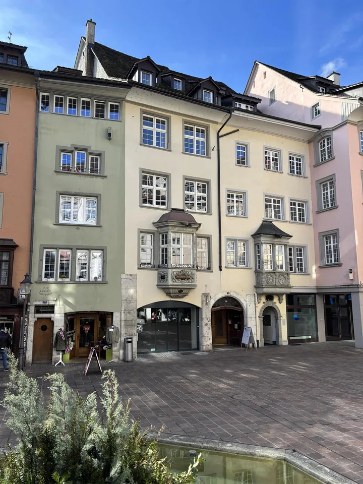 Erstbezug nach Sanierung - charmante Altstadtwohnung mit Erker