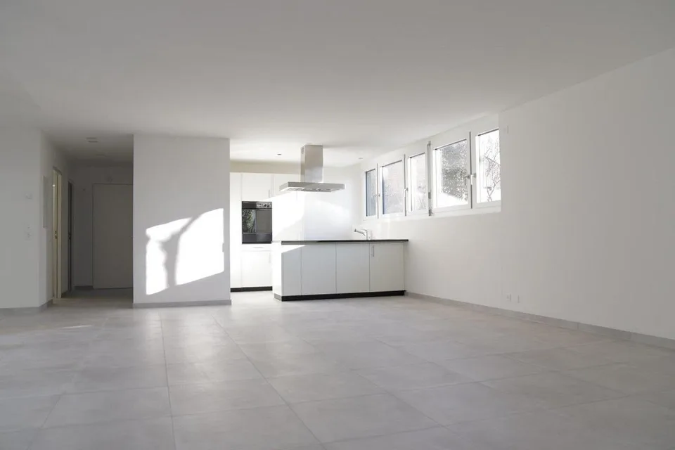 Appartamento esclusivo 3.5 locali con loggia/posto