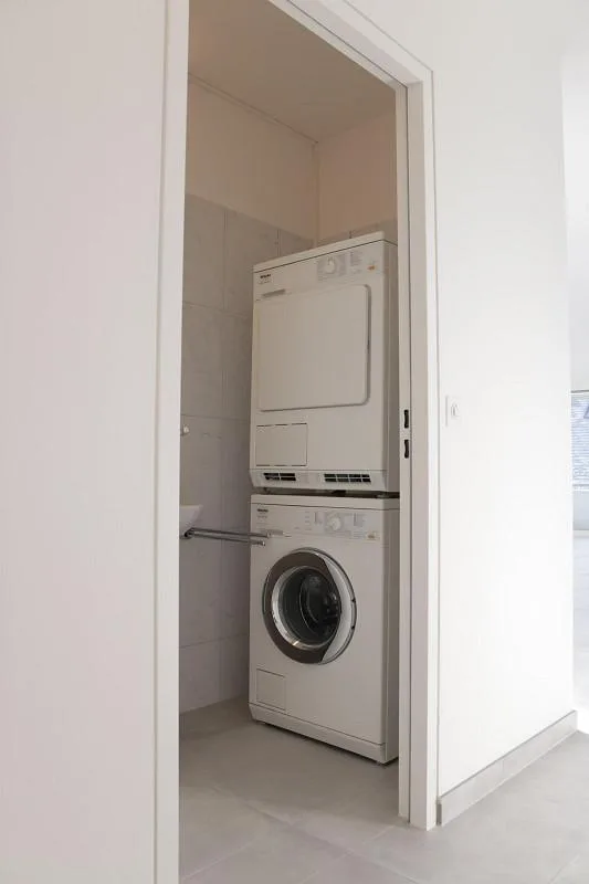 Exklusive 3.5-Zimmer-Wohnung mit Loggia/Sitzplatz – Foto 7 von 7