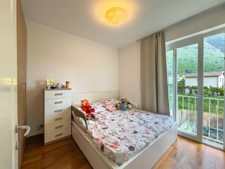 Grande e luminosa casa gemella a Melano