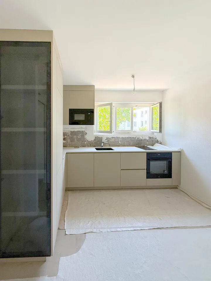 Modern und hochwertig renovierte 4 Zi-Wohnung an ruhiger