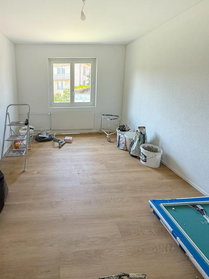 Modern und hochwertig renovierte 4 Zi-Wohnung an ruhiger