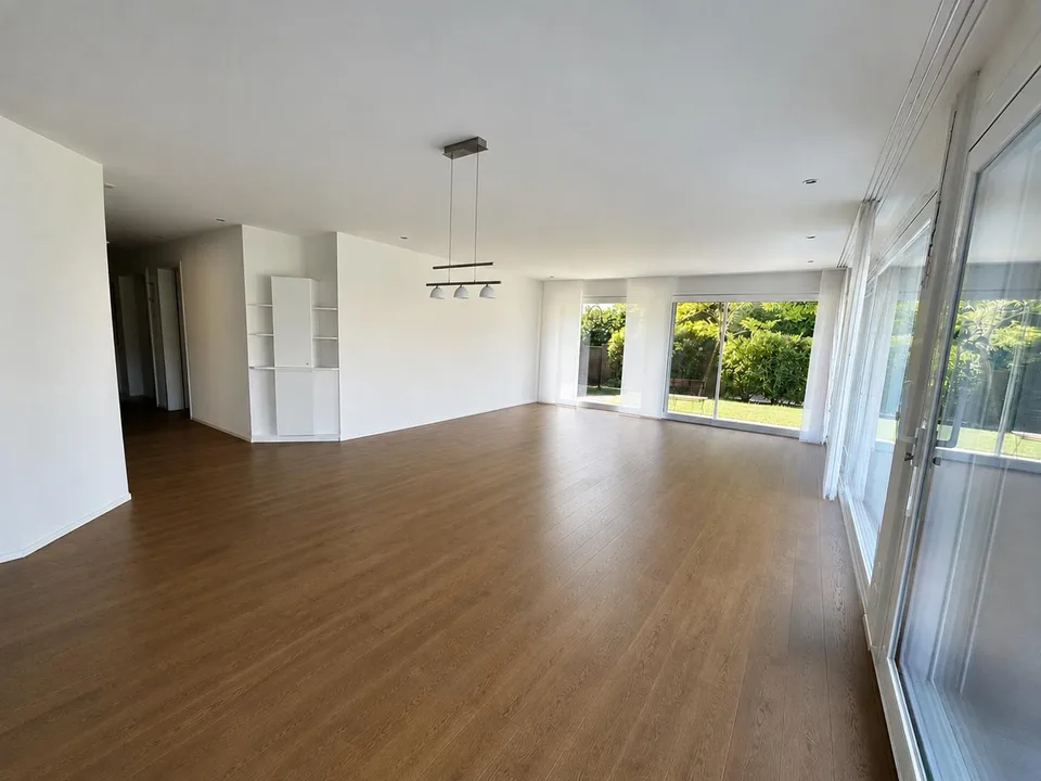 Exklusive 4.5 Zimmer Wohnung Parterre