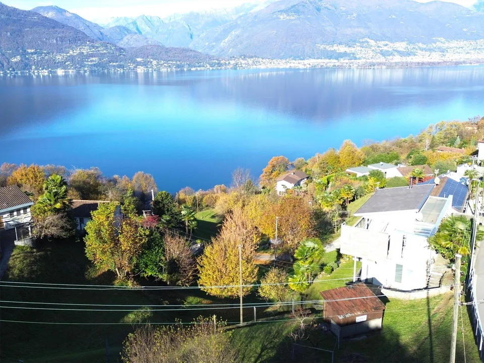 La tua casa dei sogni: terreno collinare con splendida vista sul lago