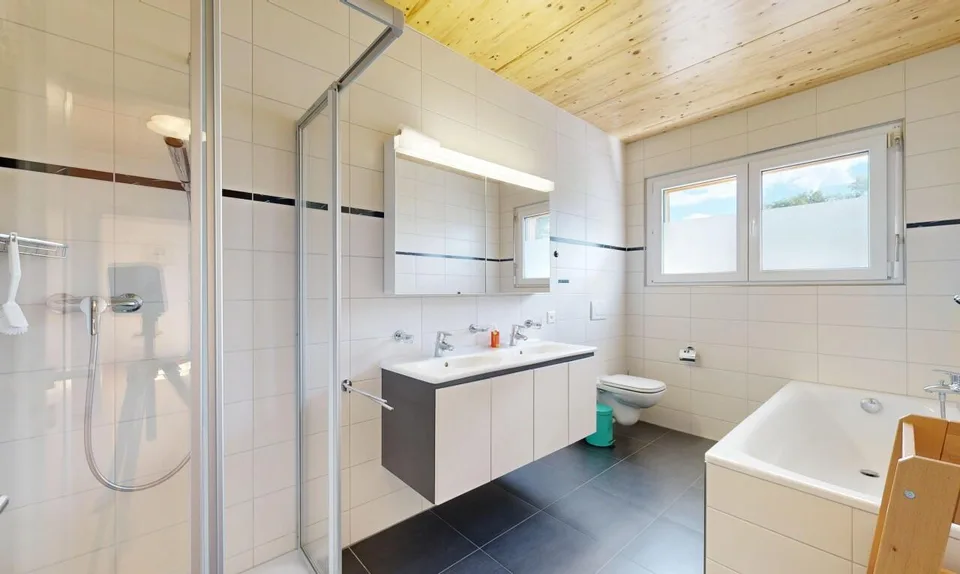Incantevole casa familiare di 5,5 locali con giardino – foto 9 di 11