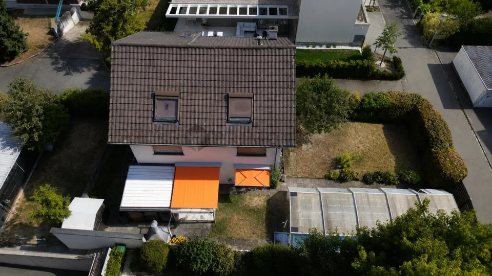 Repräsentatives Anwesen mit Einliegerwohnung, Wintergarten und Swim...